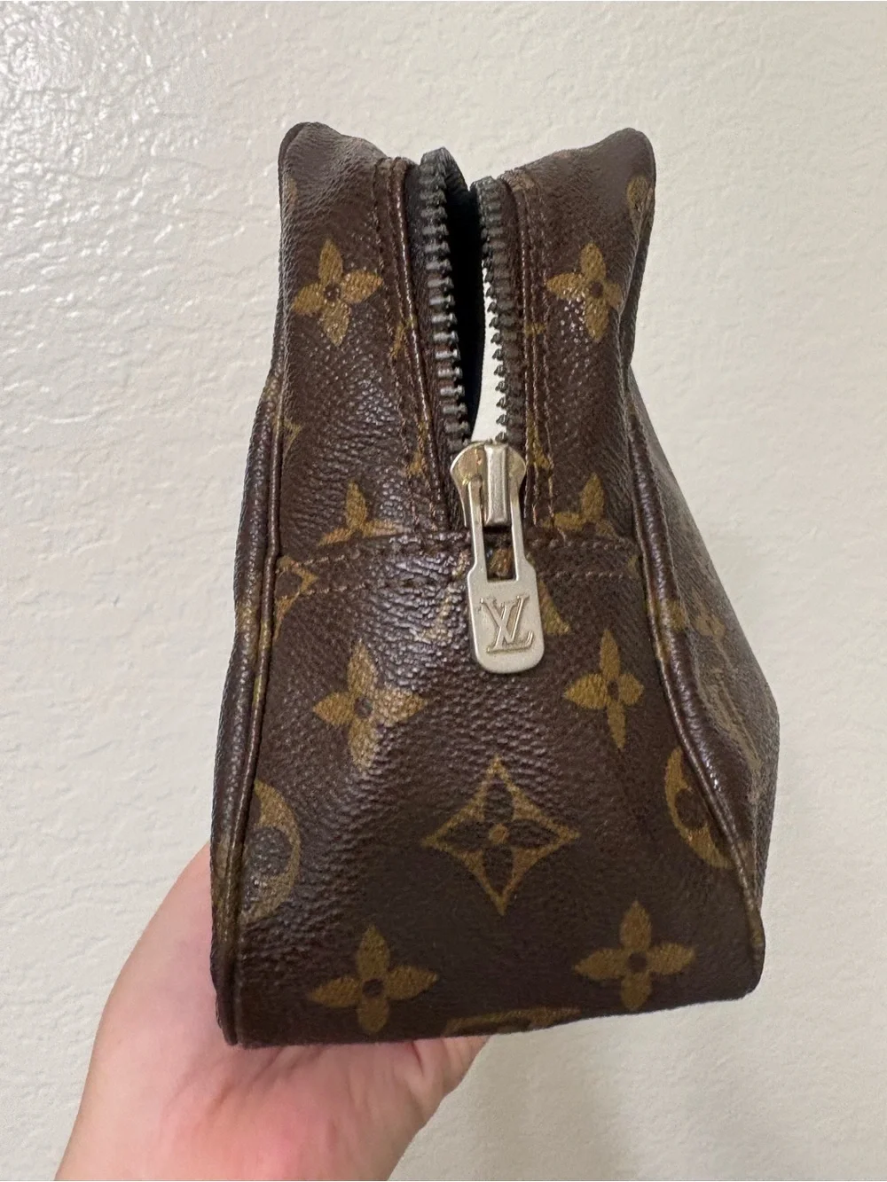 Authentic LOUIS VUITTON Trousse Toilette 28 Monogram Cosmetics Pouch